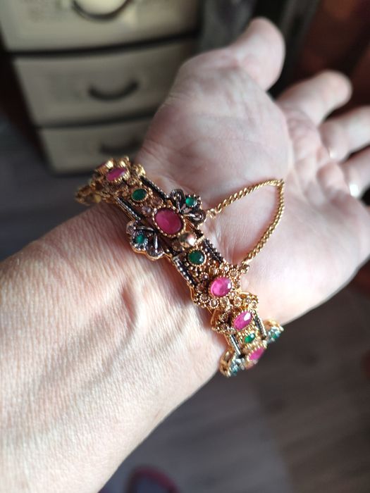 Браслет красивый, серьги