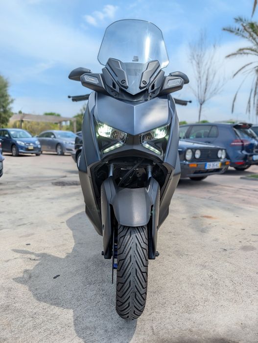 Xmax 300 2023 - 2900km... Como NOVA - RESERVADA