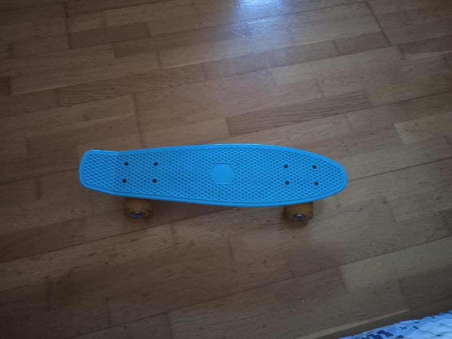 Skate azul nunca usado