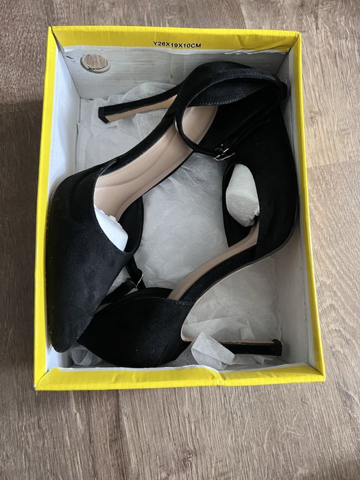 Туфлі зашеві, шпилька