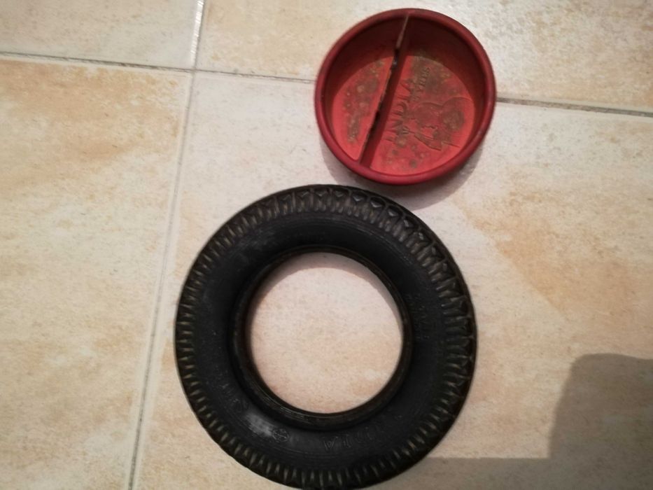 Cinzeiro pneu India Tyres muito antigo.