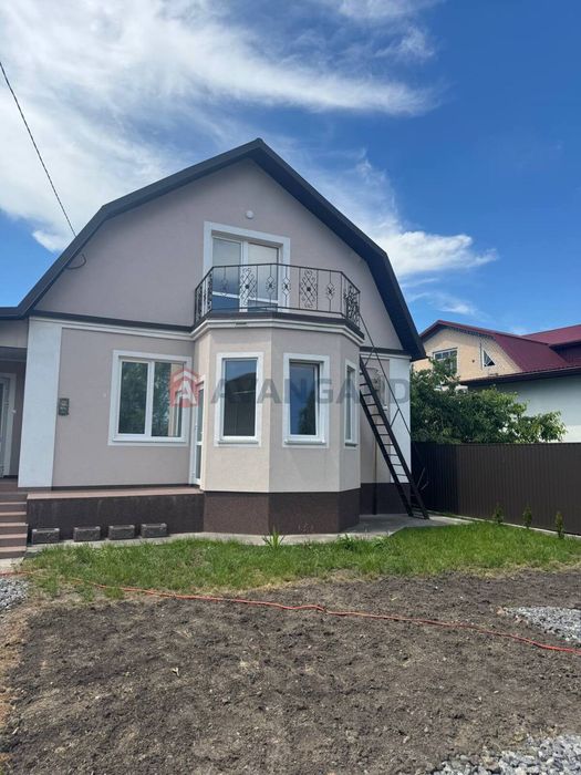 Продаж сучасного будинку з ремонтом та меблями
