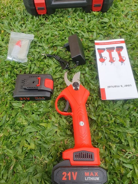 Tesoura de Poda Elétrica 21V (NOVA) + 2 Baterias Lítio