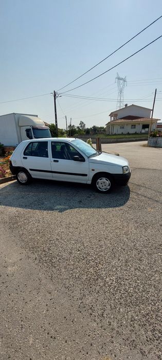 Clio 1 carro velho mas sempre em uso