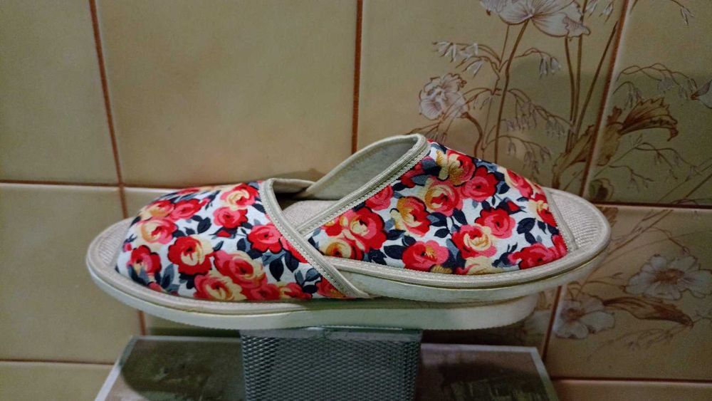 Pantofle domowe 39 (25 cm)