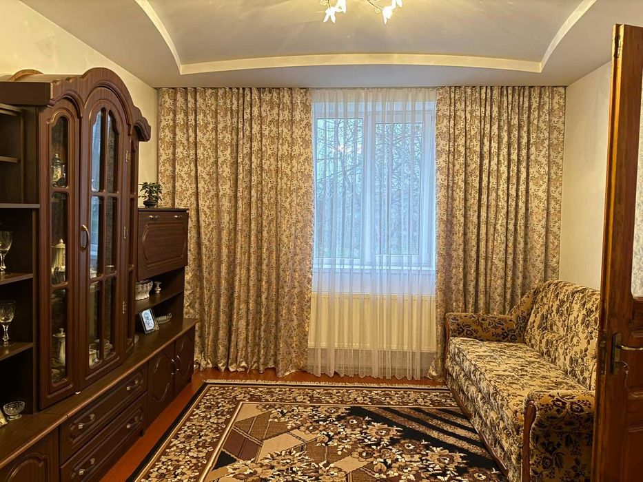 Половина будинку та земельна ділянка 16 сот., с. Батятичі