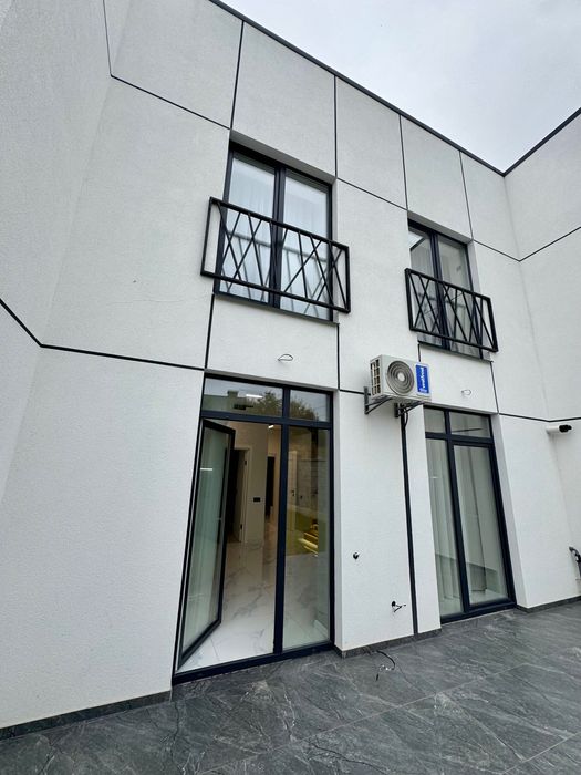 Продам котедж з ремонтом в районі Щасливе!