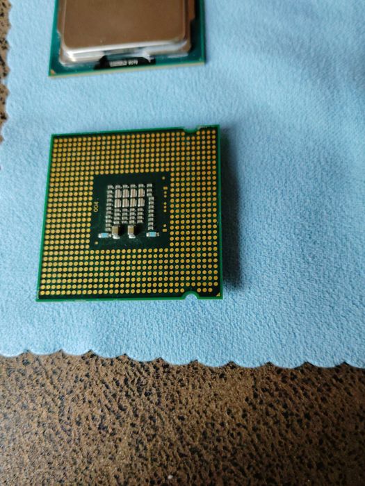 2 процесора  Intel  i3  та  pentium - 4 та 2 ядерні.