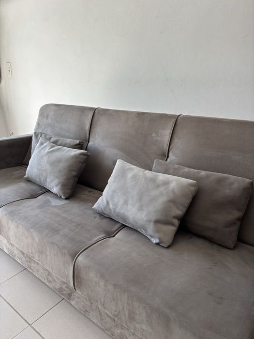 Sofá cama com arrumação