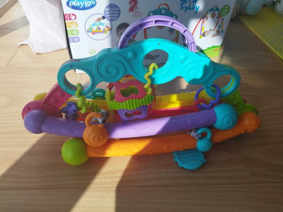 Ginásio para bebé novo na caixa