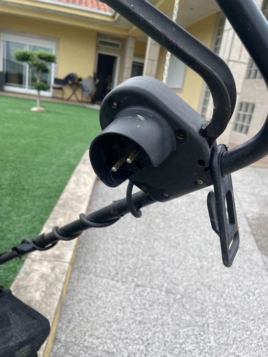 Máquina de cortar relva