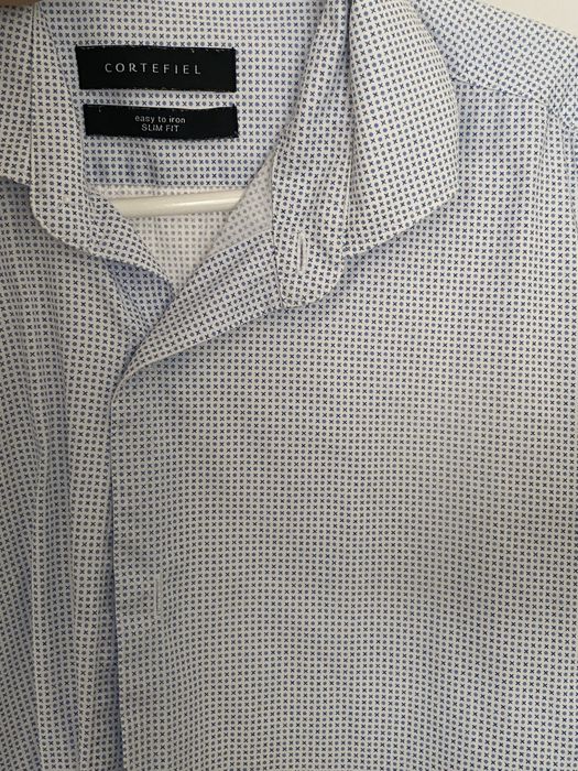 Camisa branca com padrão da Cortefiel