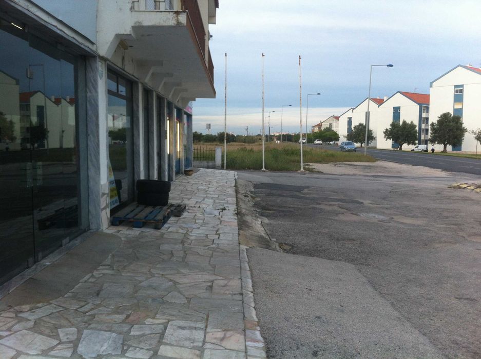 Alugo Loja na circular no Montijo