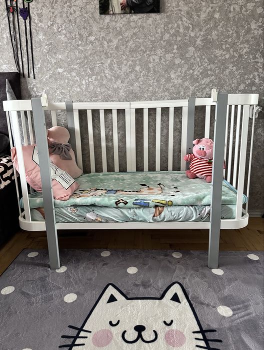 Дуже гарне дітяче ліжечко