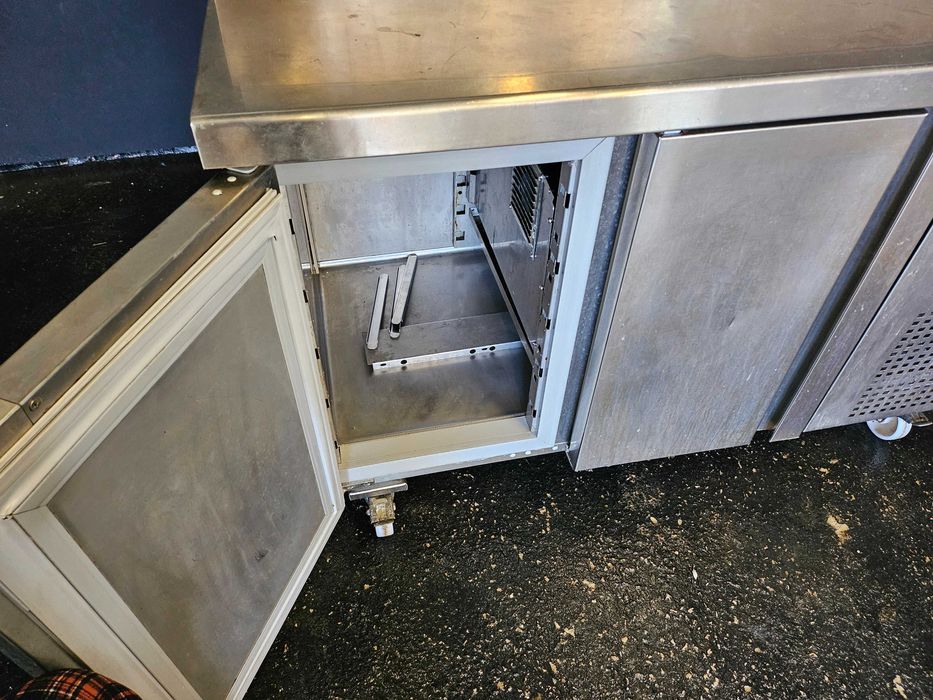 Saladette com mesa de trabalho