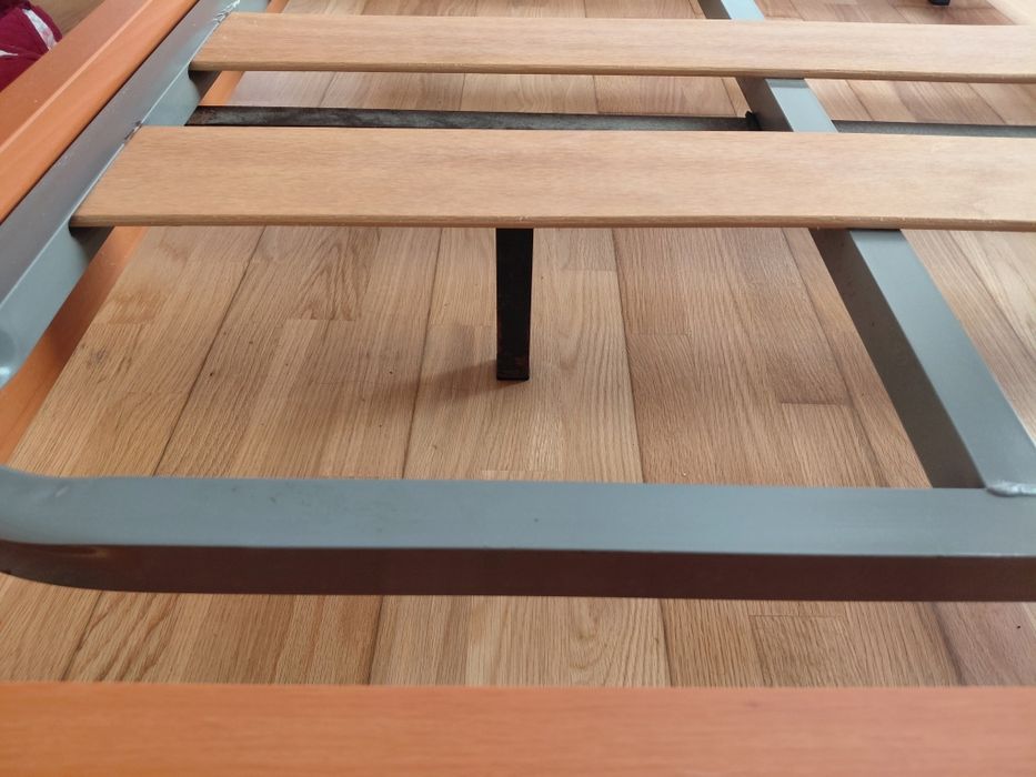 Cama com estrado sem colchão