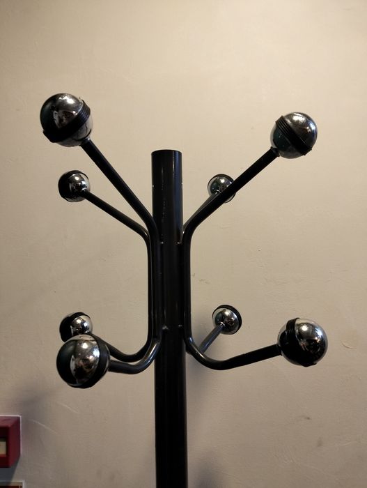 Cabide de pé preto