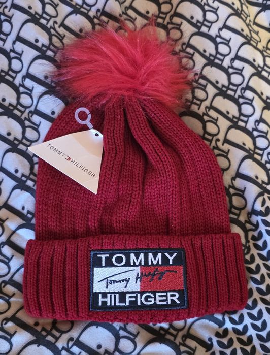 Nowa czapka czerwona z jenotem