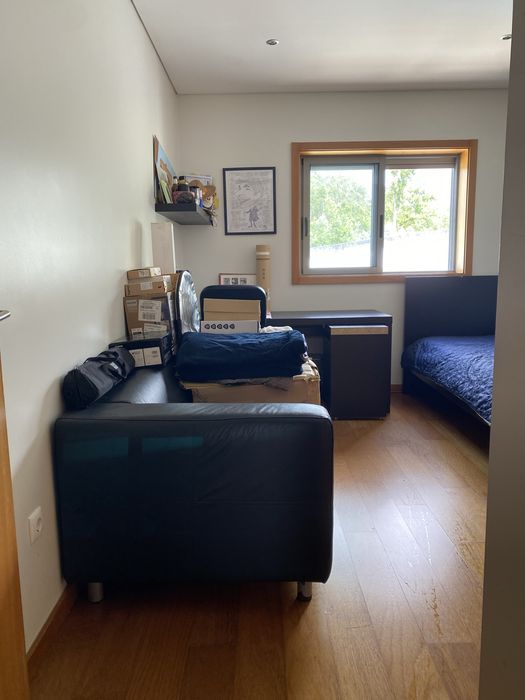 Moradia 3  Frentes  4 Quartos (2 Suites com AC) Piscina, Elevador interno, 2  gr  Terraços, Churrasqq ueira  ginasio. Muito bem localizada   Vi N Gaia