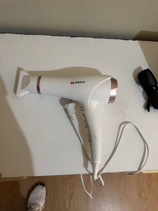 Secador de cabelo novinho usado poucas vezes.