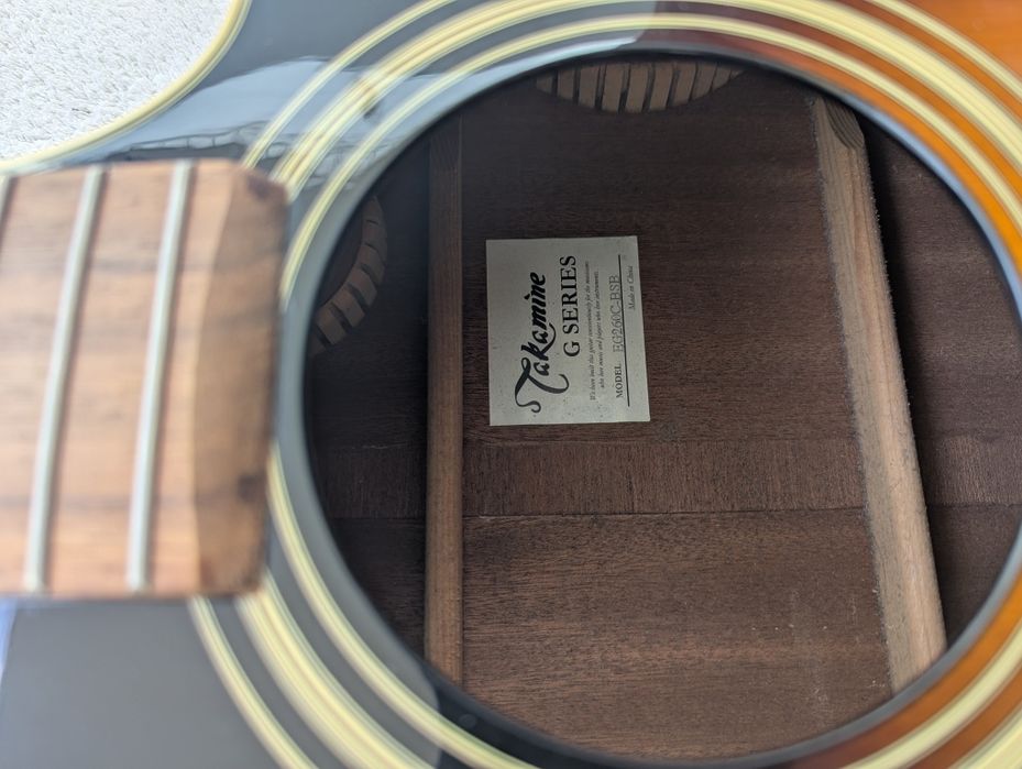 Guitarra electroacústica Takamine EG260C