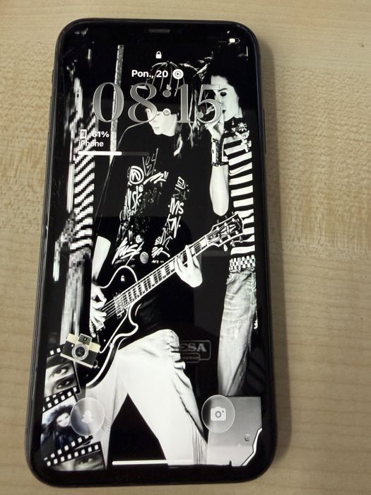 Iphone 11  bateria 77%