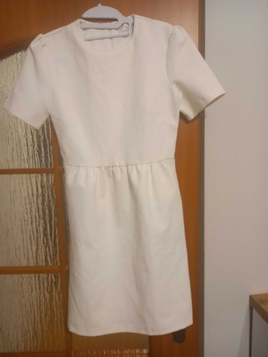 Biała sukienka na eleganckie okazje