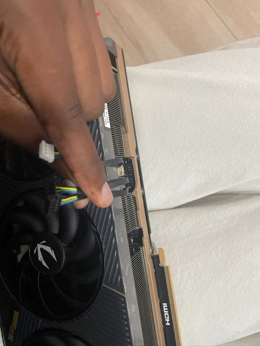 Zotac Gaming RTX 5090 Solid 32GB (Sem GPU / Placa Completa para Peças)