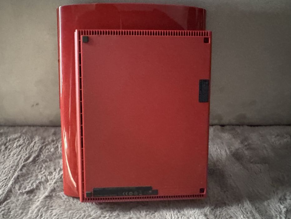 PlayStation 3 Super Slim Vermelha (Garnet Red) 500GB + 2 Comandos Originais | Desbloqueada (HEN)