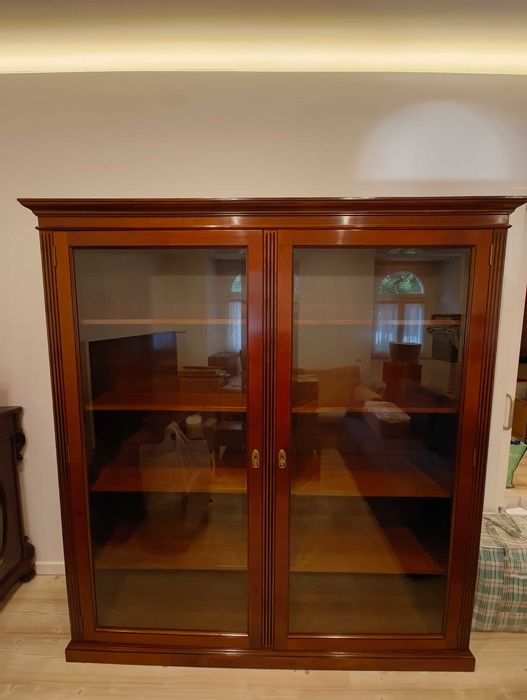 Estante vitoriana em cerejeira