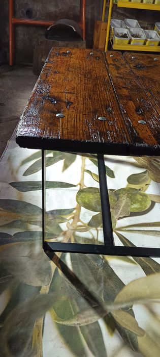 Mesa centro restaurada.