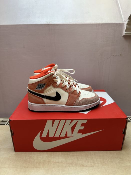 Buty sportowe sneakersy Nike Jordan 1 mid se orange suede