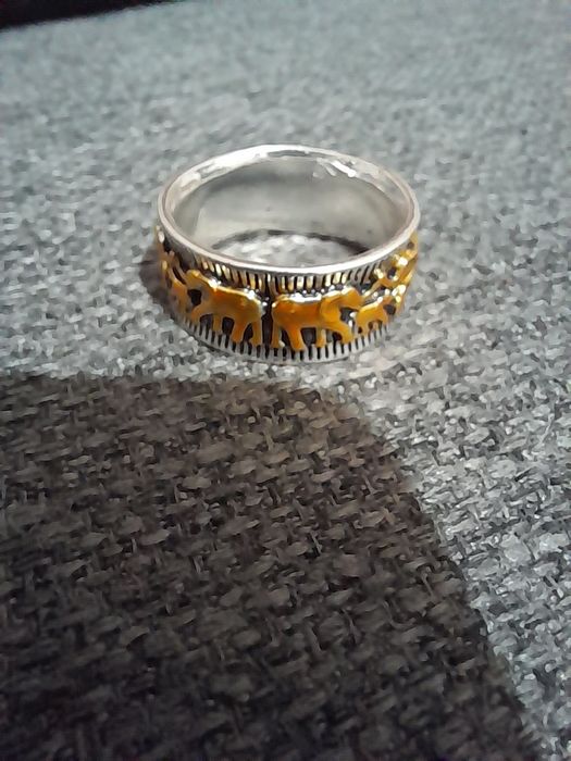 Anel para quen gosta de anéis diferentes. Elefantes