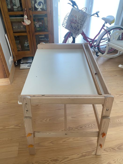 secretaria de madeira