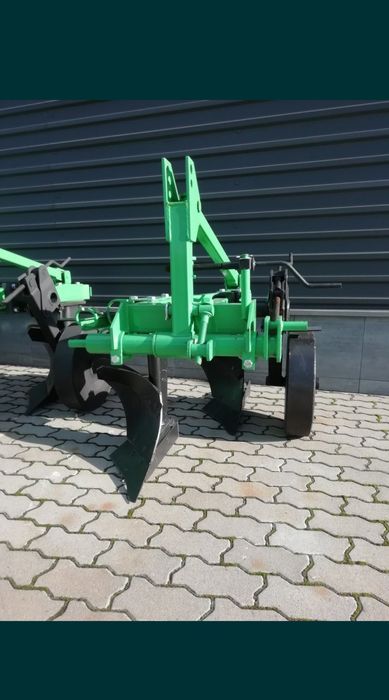 Плуг 2-20 bomet. 2-25. 3-30 Є доставка.