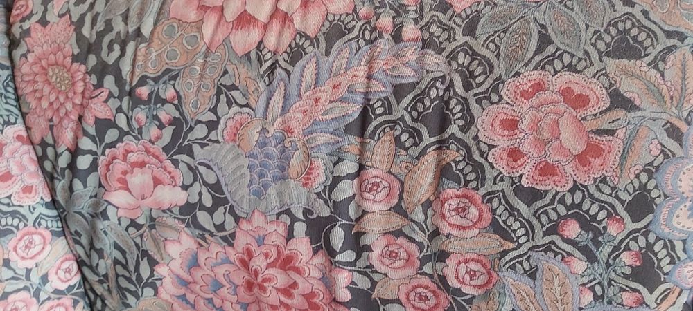 Sofa kanapa do salonu w kwiaty dwuosobowa