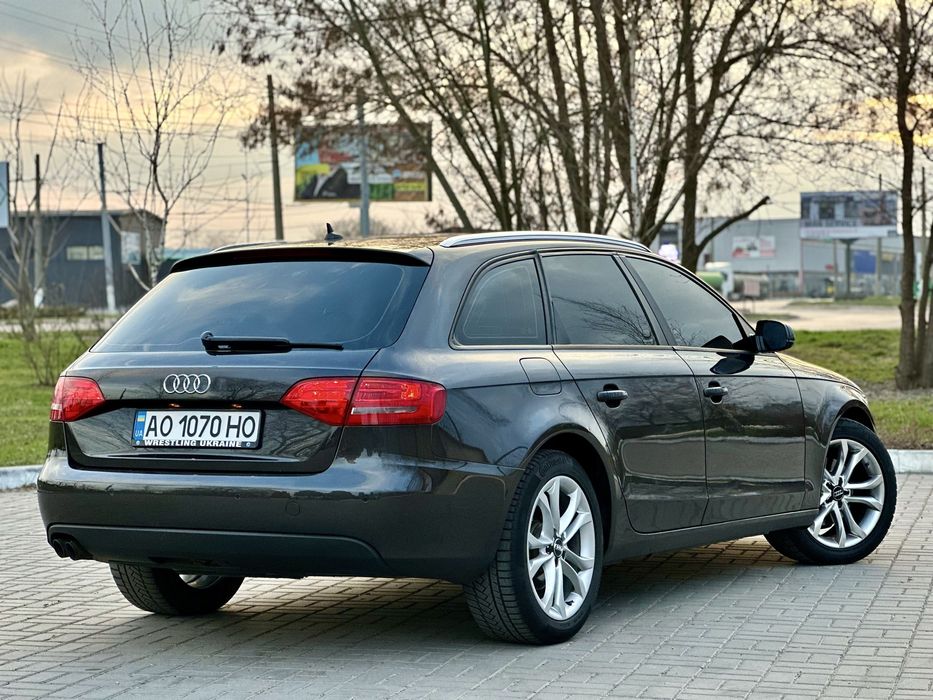 AUDI A4 b8 2.0 дизель  2011 р.