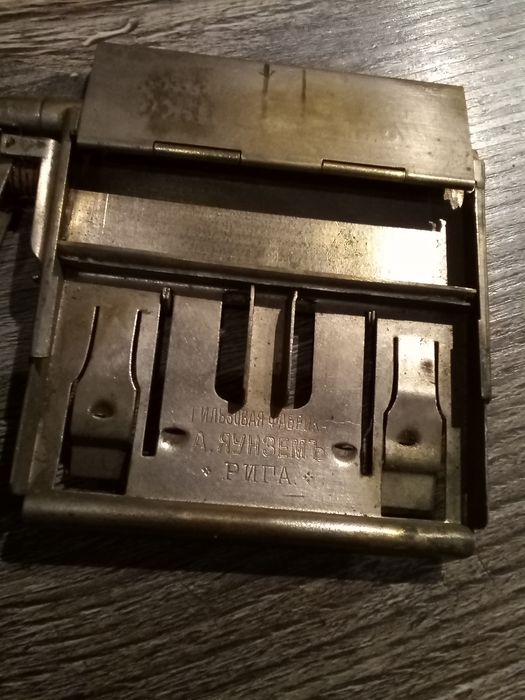 Zabytkowa maszynka do nabijania gliz papierosowych