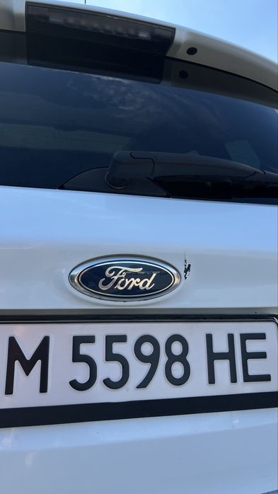 Продам білий кроссовер Ford Kuga
