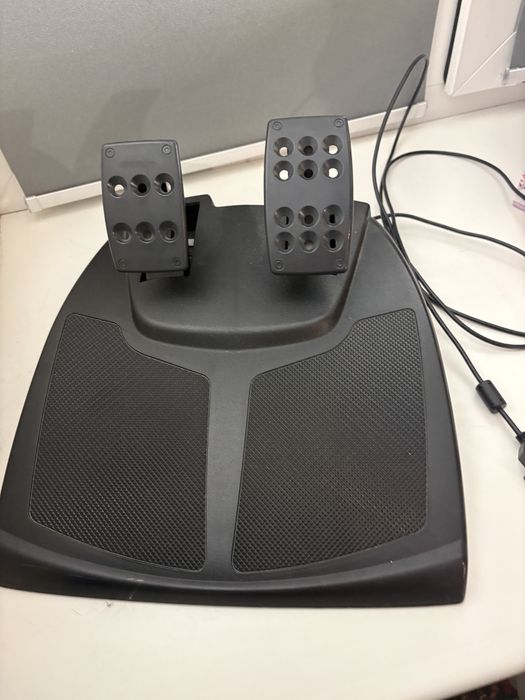 Ігровий руль logitech momo racing