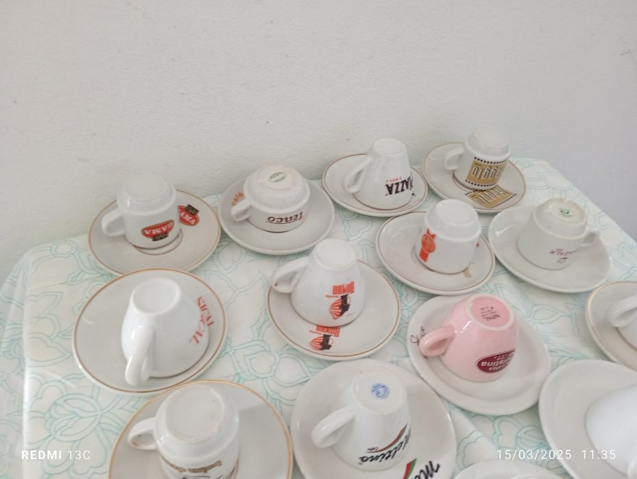 Conjunto de 18 chávenas de café de coleção