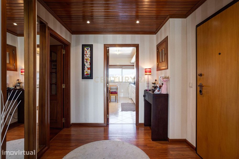 Apartamento T3 Porto Salvo | 3 Frentes | Suíte | Varandas | Garagem |