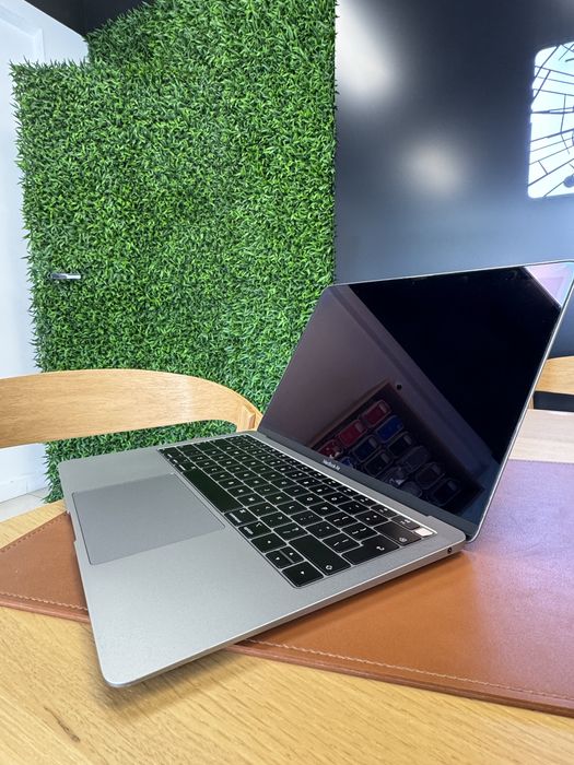 Macbook air 13 2019 rok 128 gb ssd