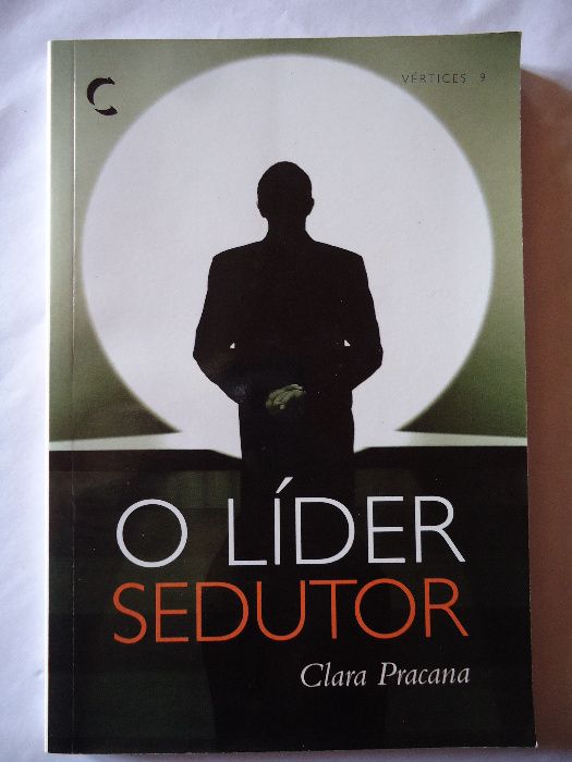 Vários livros da Editora Climepsi e um de Fernando Pessoa
