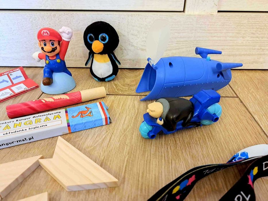 Zabawki pingwin Mario Drakula wampir