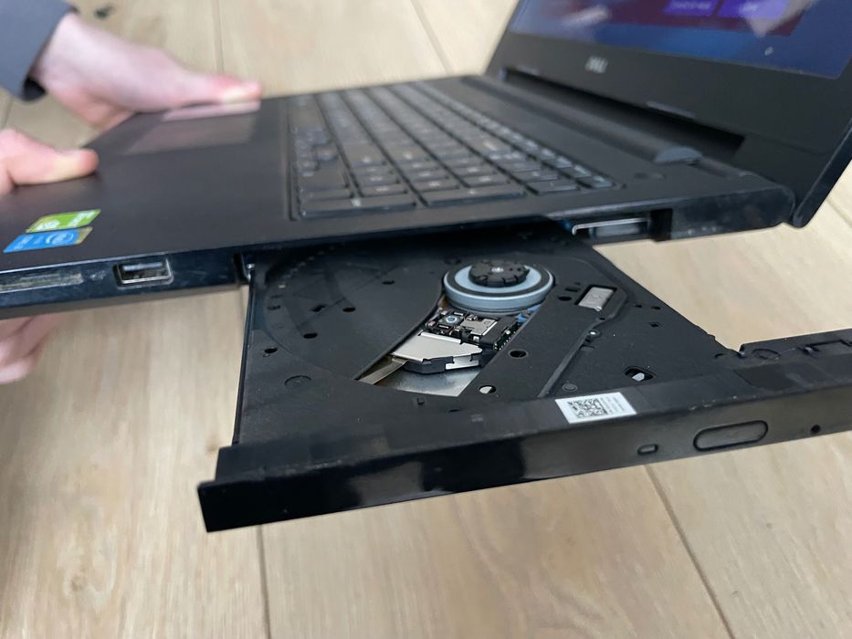 Laptop Dell Inspiron 15 3000 series Envidia 8GB RAM