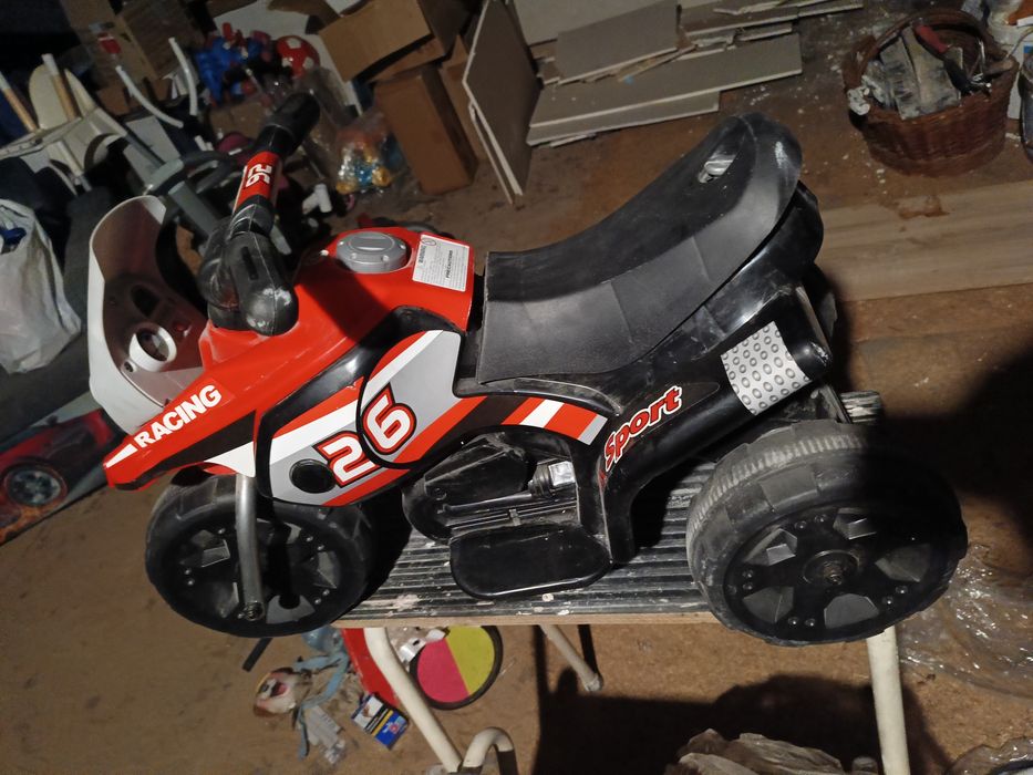 Dziecięcy motor na akumulator.