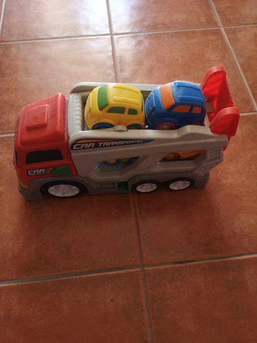 Camião e carrinhos super divertidos.