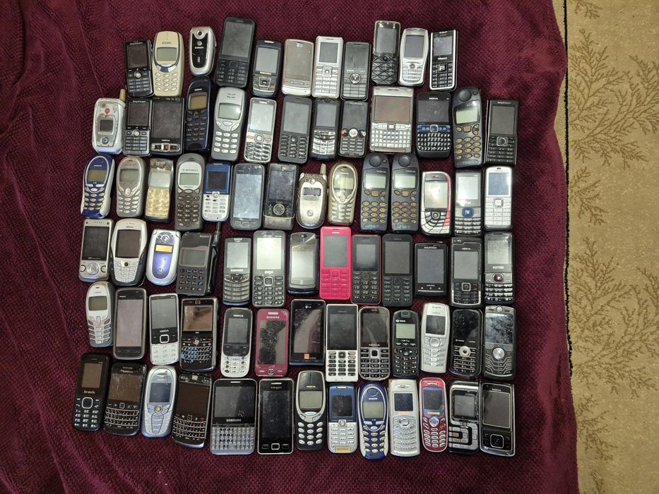 Мобільні телефони лотом
