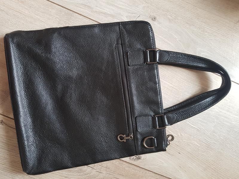 Шкіряна сумка відомого бренду salvatore ferragamo